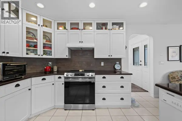 3889 Gallaghers Grange, Kelowna, BC V1W3Z9