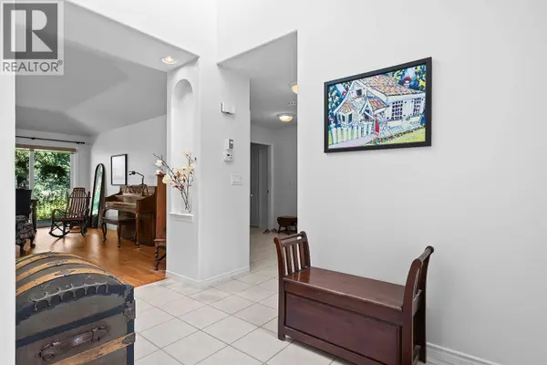 3889 Gallaghers Grange, Kelowna, BC V1W3Z9