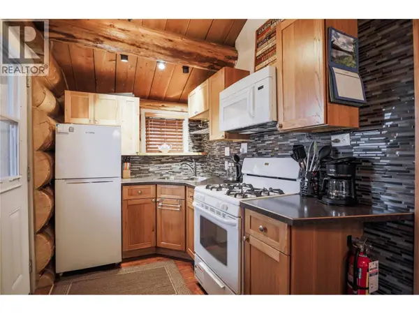 Cabin 10 Hatheume Lake Lodge, Peachland, BC V1V1V1