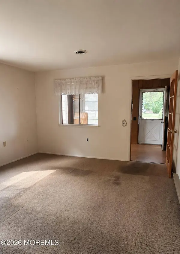 14 Lenape Drive, Whiting, NJ 08759