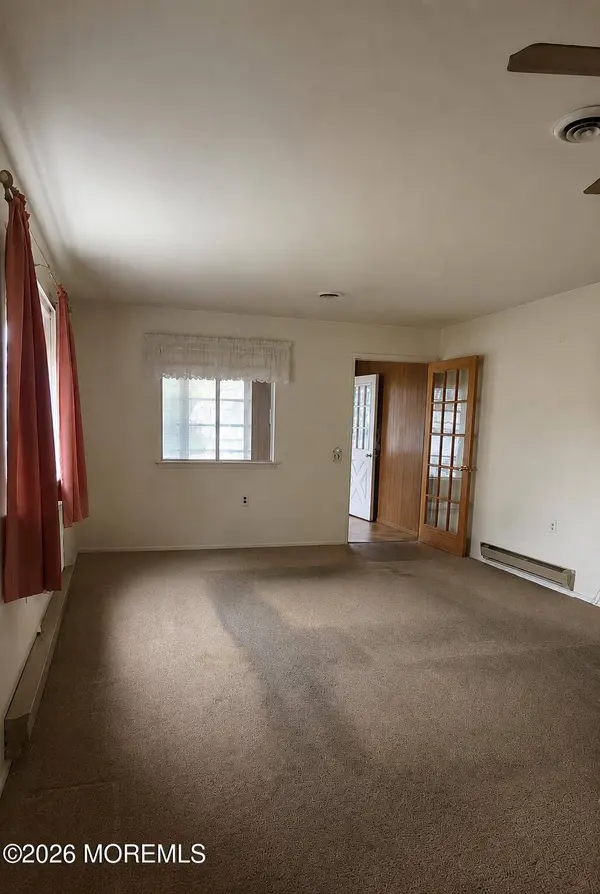14 Lenape Drive, Whiting, NJ 08759