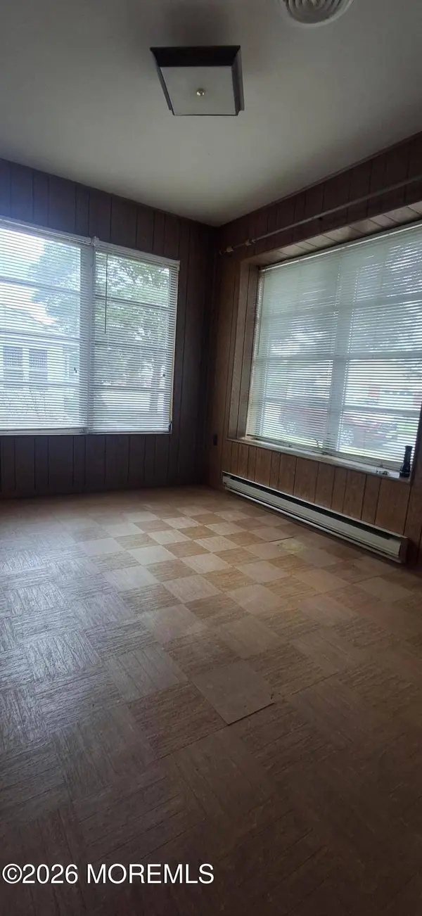 14 Lenape Drive, Whiting, NJ 08759