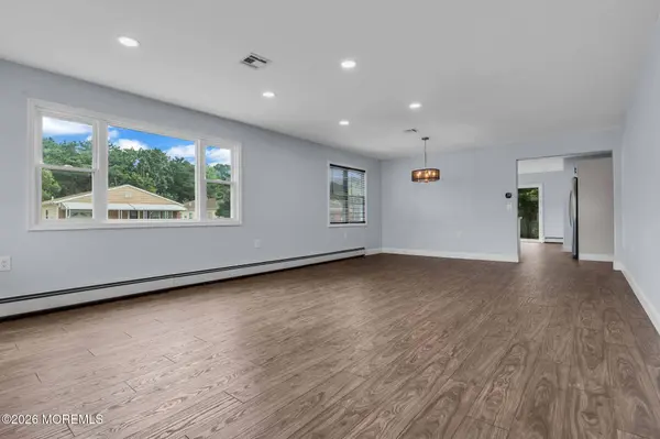 2 Ashcroft Lane, Toms River, NJ 08757