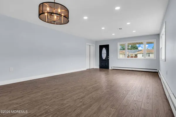 2 Ashcroft Lane, Toms River, NJ 08757