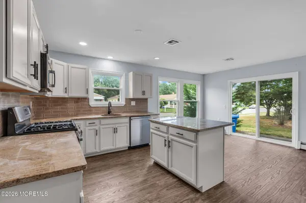 2 Ashcroft Lane, Toms River, NJ 08757