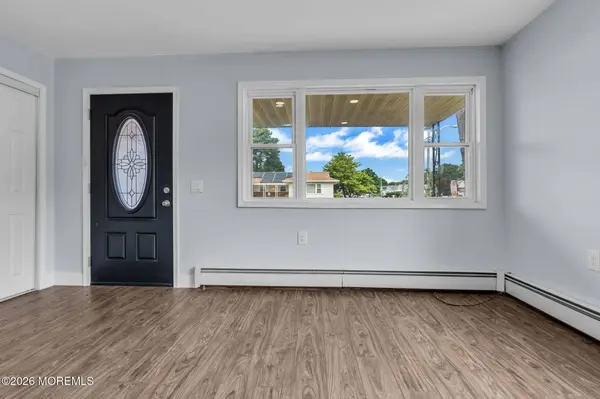 2 Ashcroft Lane, Toms River, NJ 08757