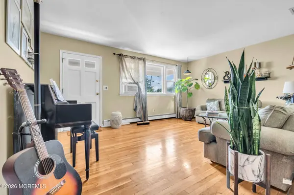 21 Cedar Tree Lane, Toms River, NJ 08753