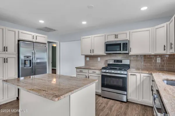 2 Ashcroft Lane, Toms River, NJ 08757