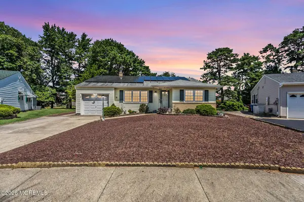 113 Edgewater Court, Toms River, NJ 08757