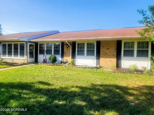 5 Yorkshire Court, Manchester, NJ 08759