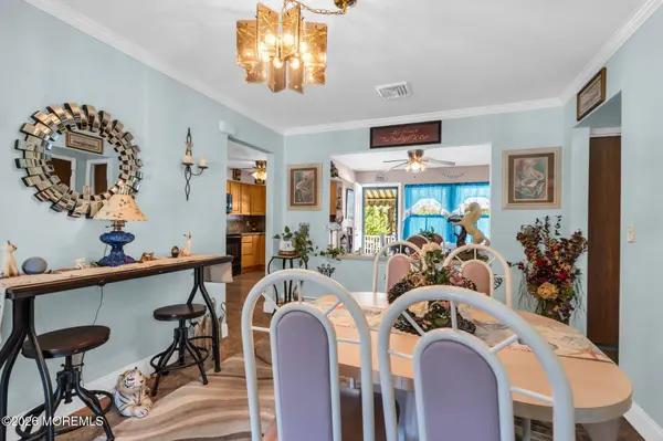 113 Edgewater Court, Toms River, NJ 08757