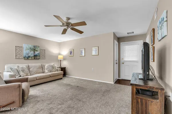 21 Woodstock Lane, Manchester, NJ 08759