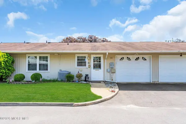 5 Yorkshire Court, Manchester, NJ 08759