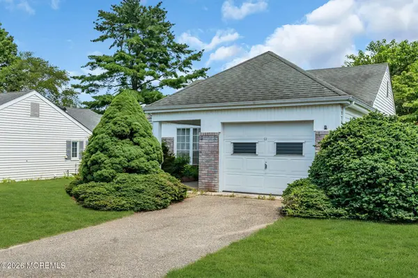 21 Woodstock Lane, Manchester, NJ 08759