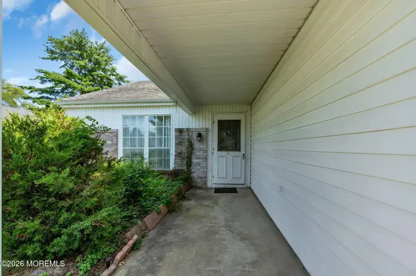 21 Woodstock Lane, Manchester, NJ 08759