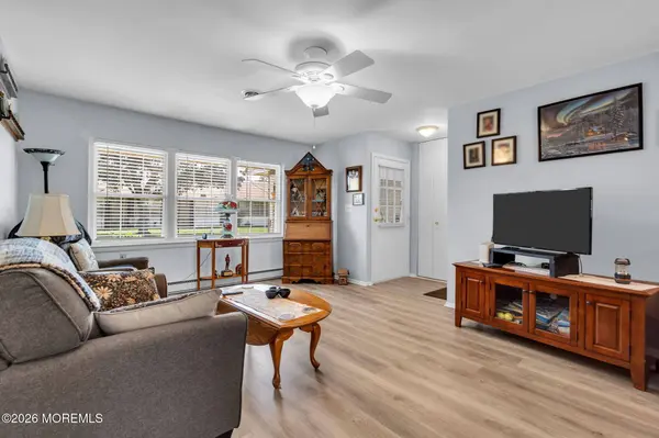 5 Yorkshire Court, Manchester, NJ 08759