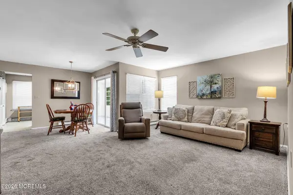 21 Woodstock Lane, Manchester, NJ 08759