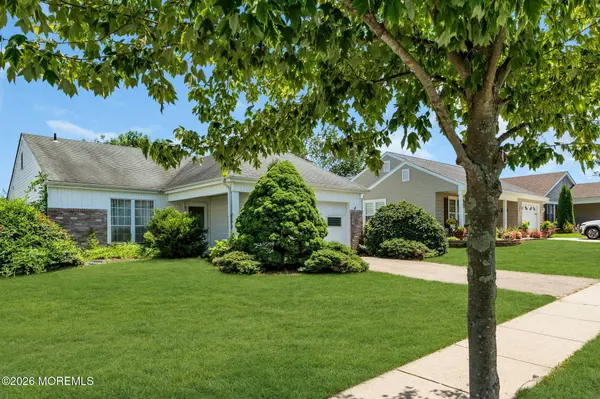 21 Woodstock Lane, Manchester, NJ 08759