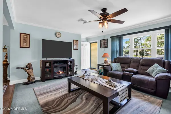113 Edgewater Court, Toms River, NJ 08757