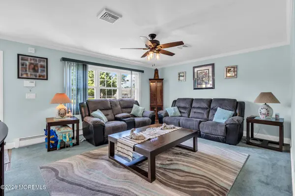 113 Edgewater Court, Toms River, NJ 08757