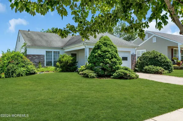 21 Woodstock Lane, Manchester, NJ 08759