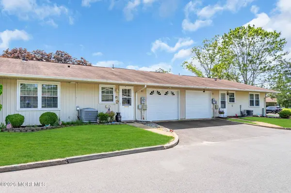 5 Yorkshire Court, Manchester, NJ 08759
