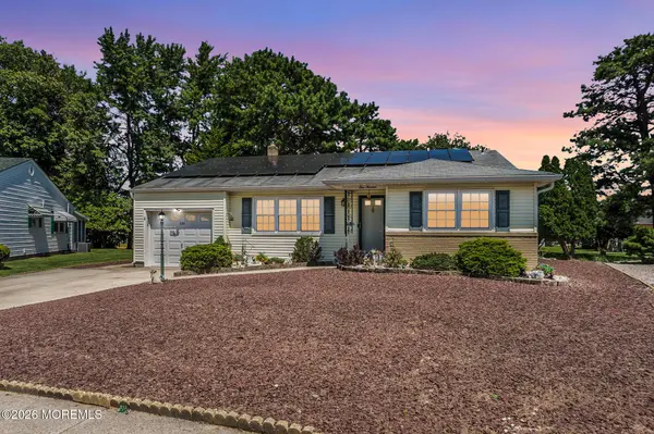 113 Edgewater Court, Toms River, NJ 08757