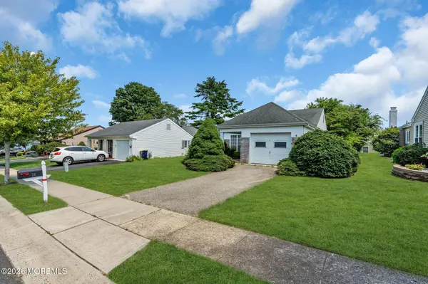 21 Woodstock Lane, Manchester, NJ 08759