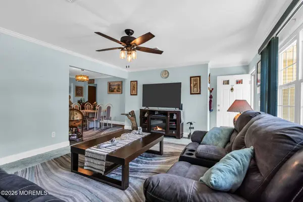 113 Edgewater Court, Toms River, NJ 08757