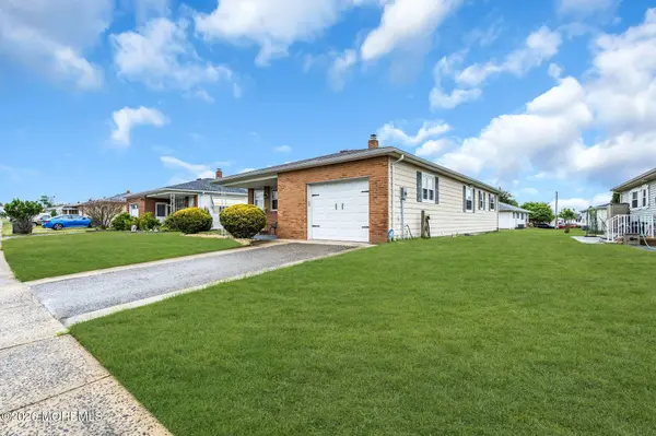 21 Maracaibo Place, Toms River, NJ 08757
