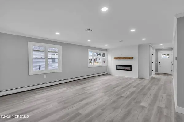 15 Roxton Place, Toms River, NJ 08757