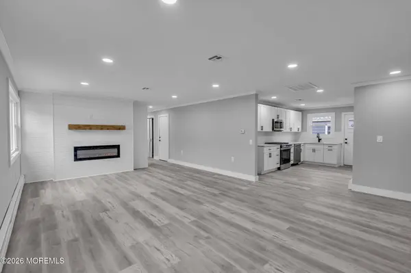 15 Roxton Place, Toms River, NJ 08757