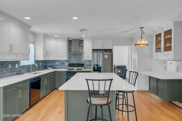 12 Blackpool Way, Toms River, NJ 08757