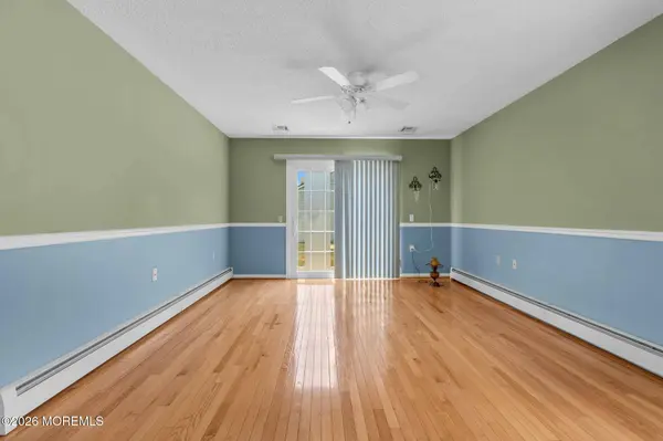 12 Blackpool Way, Toms River, NJ 08757