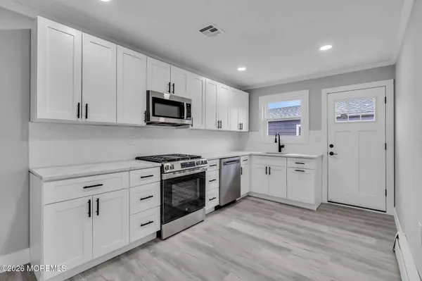 15 Roxton Place, Toms River, NJ 08757