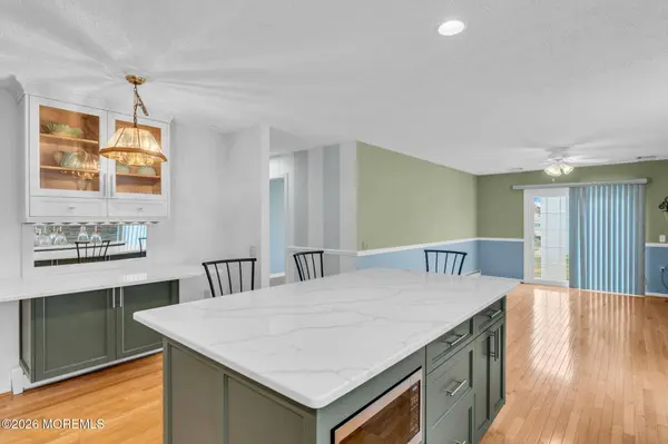 12 Blackpool Way, Toms River, NJ 08757