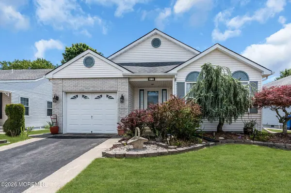 12 Blackpool Way, Toms River, NJ 08757