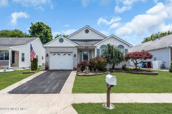 12 Blackpool Way, Toms River, NJ 08757