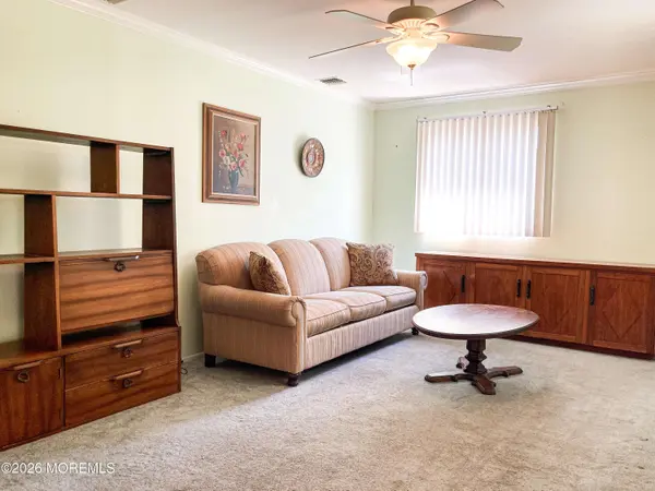 18 Blue Jay Street, Manchester, NJ 08759