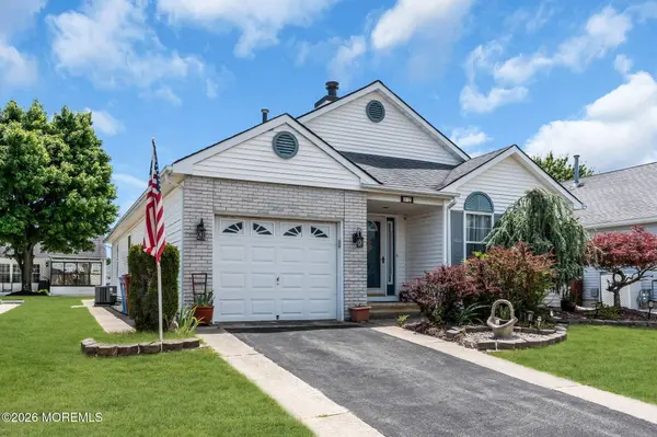 12 Blackpool Way, Toms River, NJ 08757