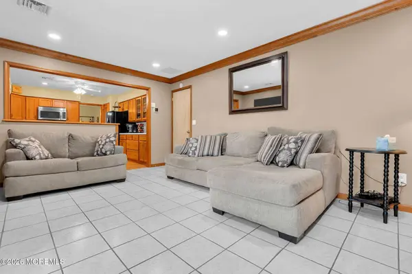 633 Spray Avenue, Beachwood, NJ 08722