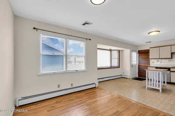 35 Spruce Street, Beachwood, NJ 08722