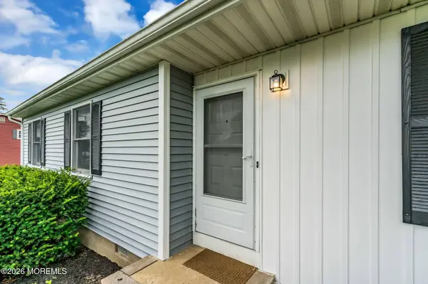 35 Spruce Street, Beachwood, NJ 08722