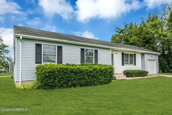 35 Spruce Street, Beachwood, NJ 08722