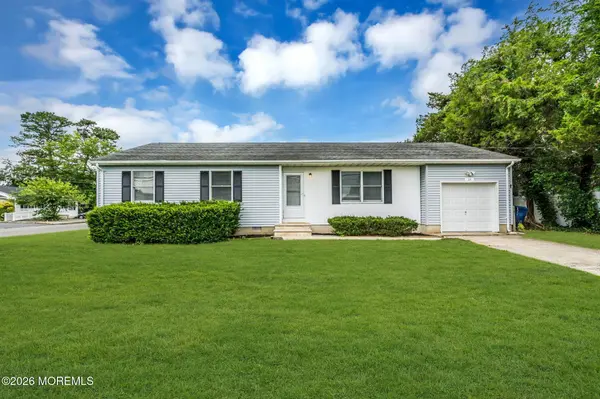 35 Spruce Street, Beachwood, NJ 08722