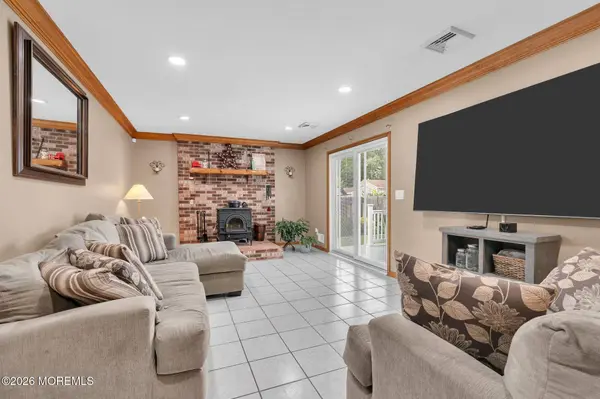 633 Spray Avenue, Beachwood, NJ 08722