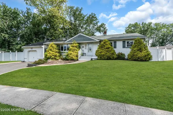 15 Lake Drive, Howell, NJ 07731