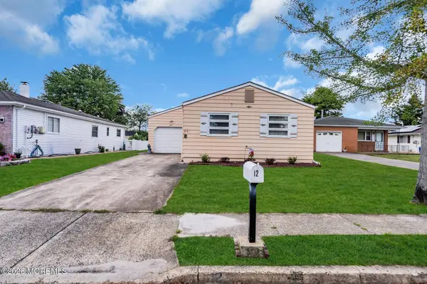 12 Aztec Court, Toms River, NJ 08757