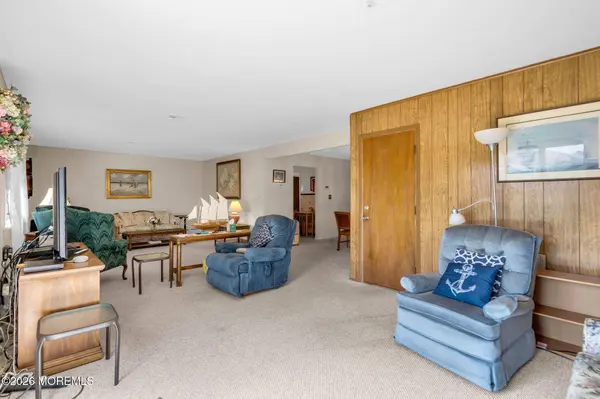 12 Aztec Court, Toms River, NJ 08757