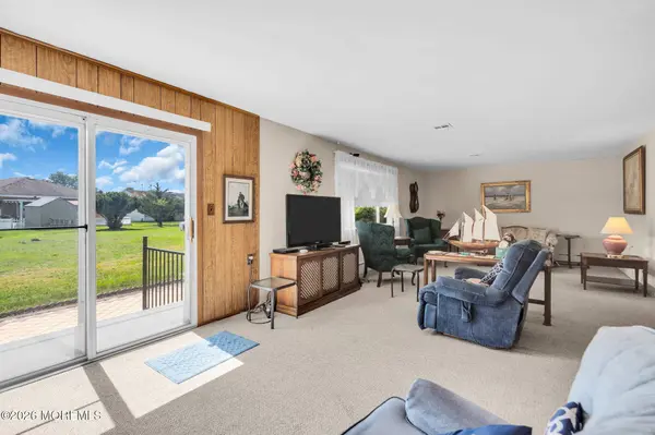 12 Aztec Court, Toms River, NJ 08757